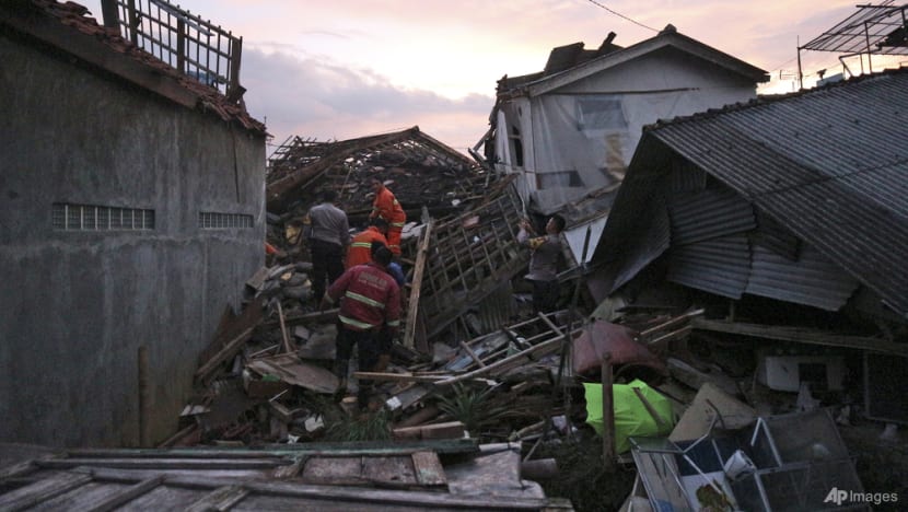 Indonesia quake kills more than 250, search for survivors continues Indonesia quake kills more than 250, search for survivors continues