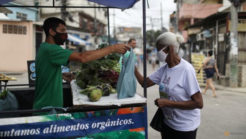 Urban garden in Rio feeds hundreds of families in former ‘crackland’ Urban garden in Rio feeds hundreds of families in former ‘crackland’