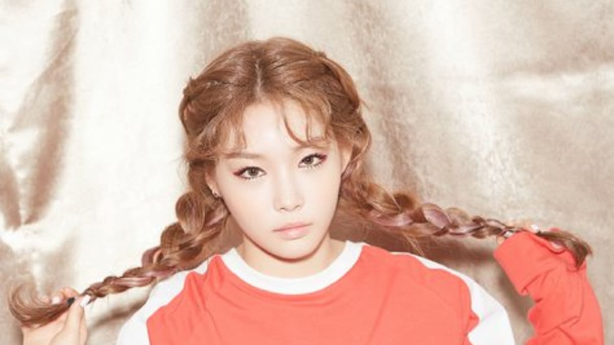 [Mwave shop] Signed Chung Ha′s ′Hands On Me′ Album Available Now - 8days