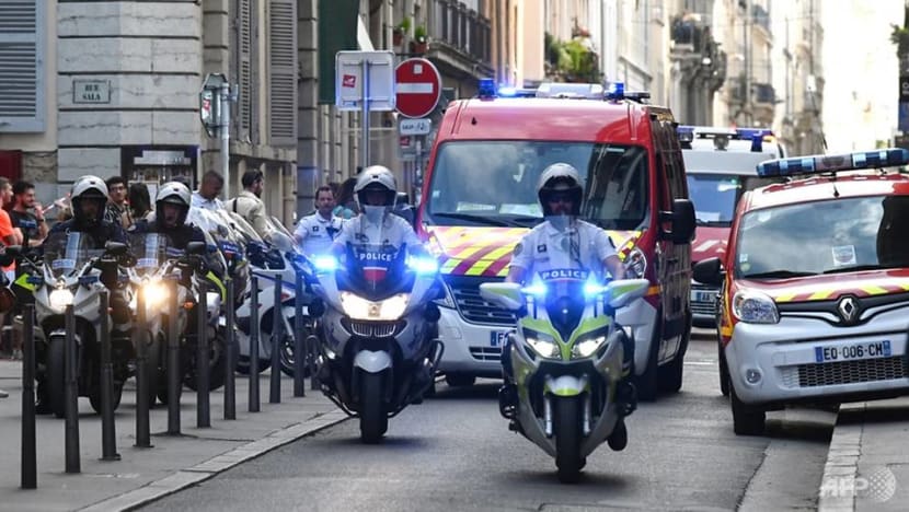 French police hunt suspect after Lyon bomb 'attack'