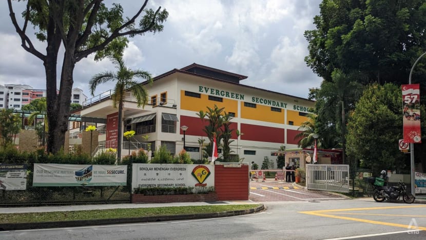 False bomb threat made to Evergreen Secondary School; students and staff evacuated False bomb threat made to Evergreen Secondary School; students and staff evacuated