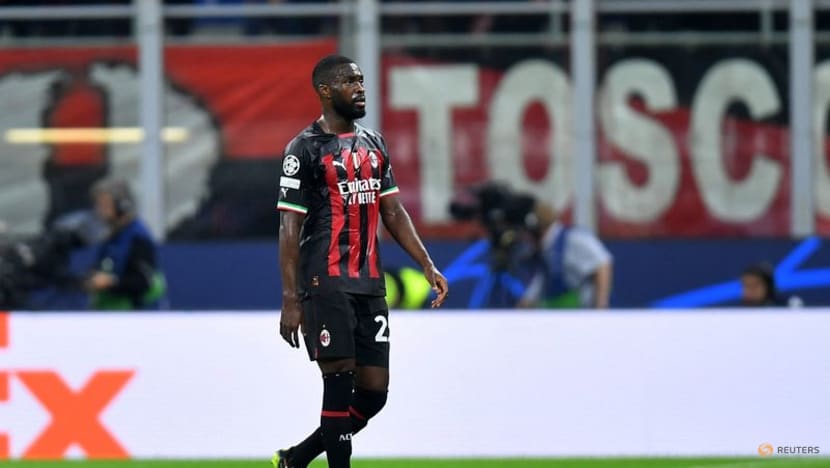 Chelsea top group with comfortable win at 10-man Milan Chelsea top group with comfortable win at 10-man Milan