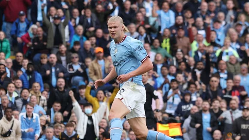 Soccer-Forest stun Liverpool, Manchester City and Everton claim home wins Soccer-Forest stun Liverpool, Manchester City and Everton claim home wins
