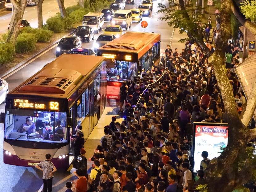 MRT breakdown: North-South, East-West lines down for hours MRT breakdown: North-South, East-West lines down for hours