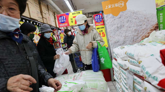 中国政府提醒民众储备食物 部分城市掀抢购潮