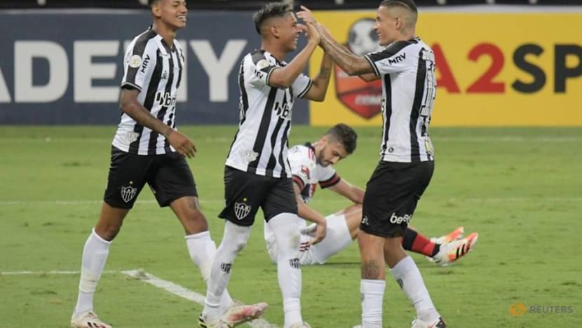 Soccer-Savarino scores twice as Atletico Mineiro defeat champions 2-1 Soccer-Savarino scores twice as Atletico Mineiro defeat champions 2-1