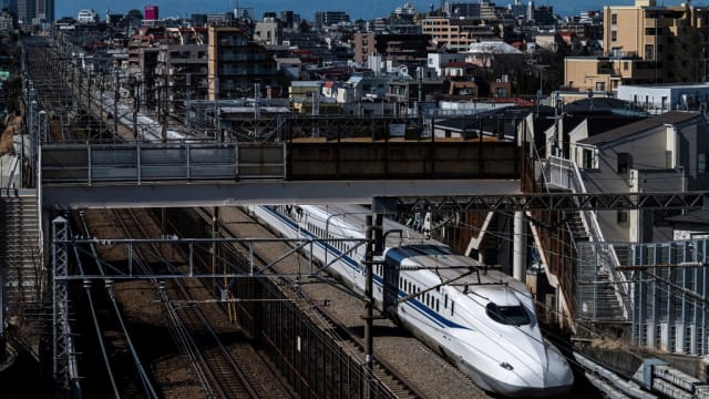 腹痛上厕所离开三分钟 日本新干线列车司机将被罚