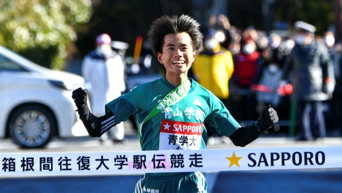 Ekiden: Perlombaan jarak jauh Jepang yang terhormat menyampaikan pesan perdamaian ke dunia