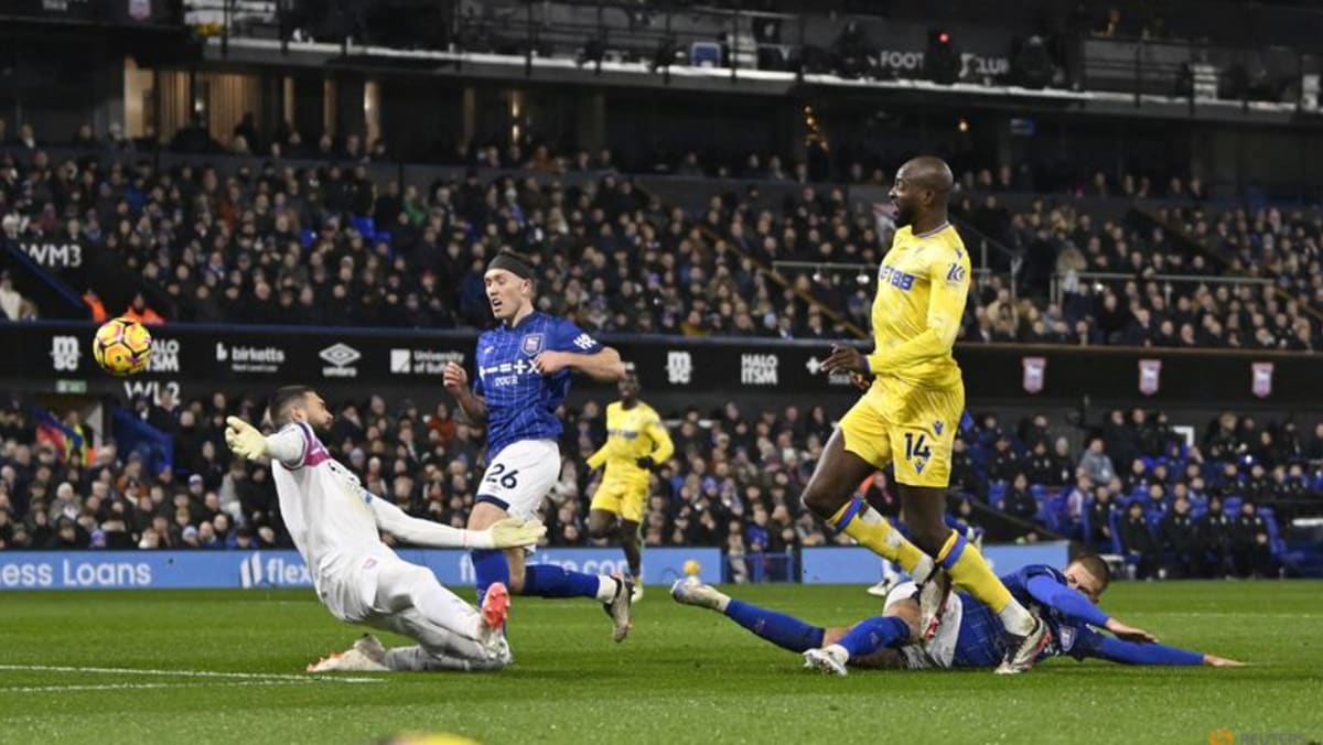 Palace edge Ipswich 1-0 as Mateta capitalises on defensive slip