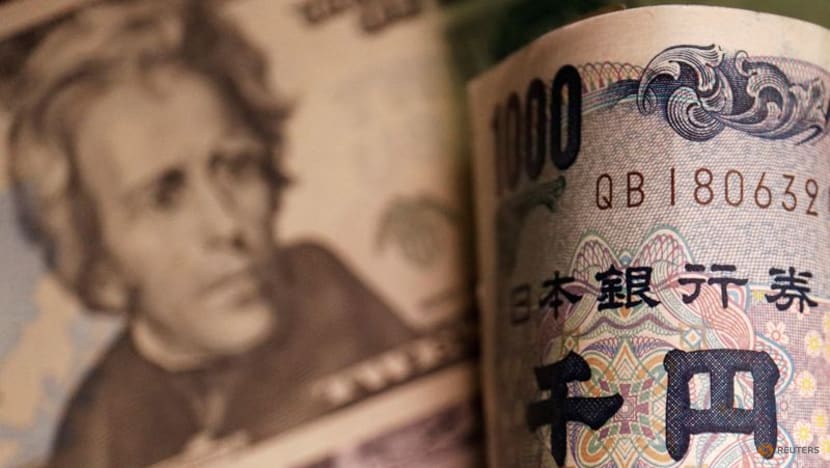 Dollar hovers near two-month high, yen near 146/$