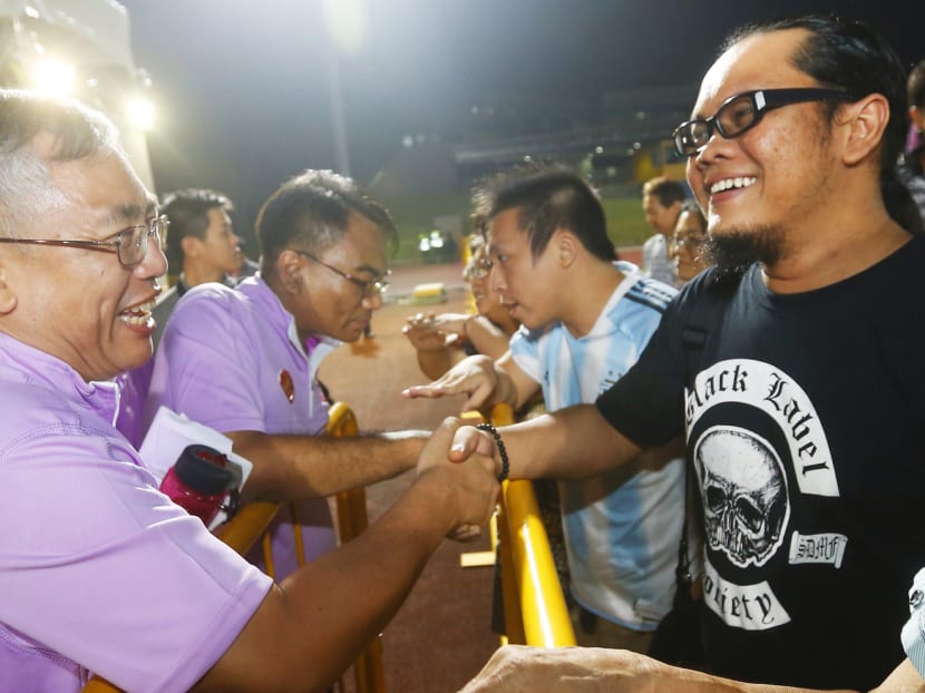 Mr Goh Meng Seng thanking a supporter after the rally at Bukit Gombak Stadium yesterday. He said the PPP is not against foreigners, but that it opposes the PAP government’s population growth policy. Photo: Ernest Chua
