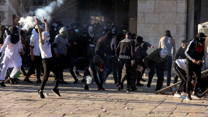 Israeli police, Palestinians clash at Jerusalem holy site Israeli police, Palestinians clash at Jerusalem holy site