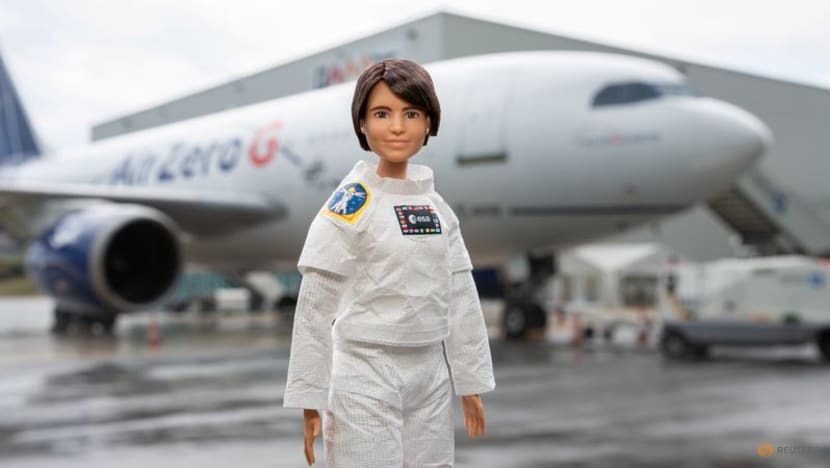 Astronaut Barbie doll jets off on zero gravity flight Astronaut Barbie doll jets off on zero gravity flight