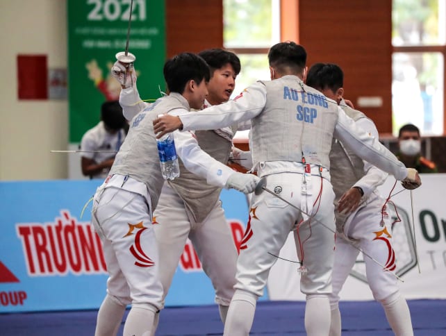 Singapore fencers win men’s foil team title, ending SEA Games campaign with best showing of 6 golds
