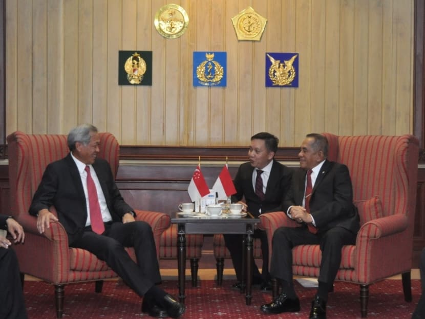 Dr Ng (left) meeting with Indonesian Defence Minister GEN (Rtd) Ryamizard Ryacudu at Indonesia’s Ministry of Defence.  Photo: MINDEF