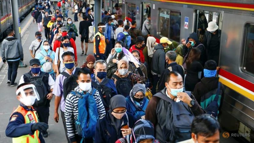Indonesia unions threaten strike over government's labour reforms Indonesia unions threaten strike over government's labour reforms