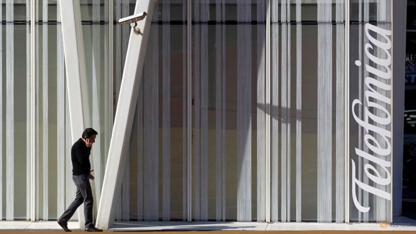 Telefonica shortlists Allianz, CDPQ for Spanish fiber network deal - sources Telefonica shortlists Allianz, CDPQ for Spanish fiber network deal - sources