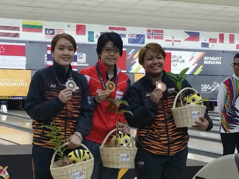 Cherie Tan (centre) landed the women's singles gold after seeing off Malaysia's Sin Li Jane (left) and Shalin Zulkifli (right). TODAY PHOTO