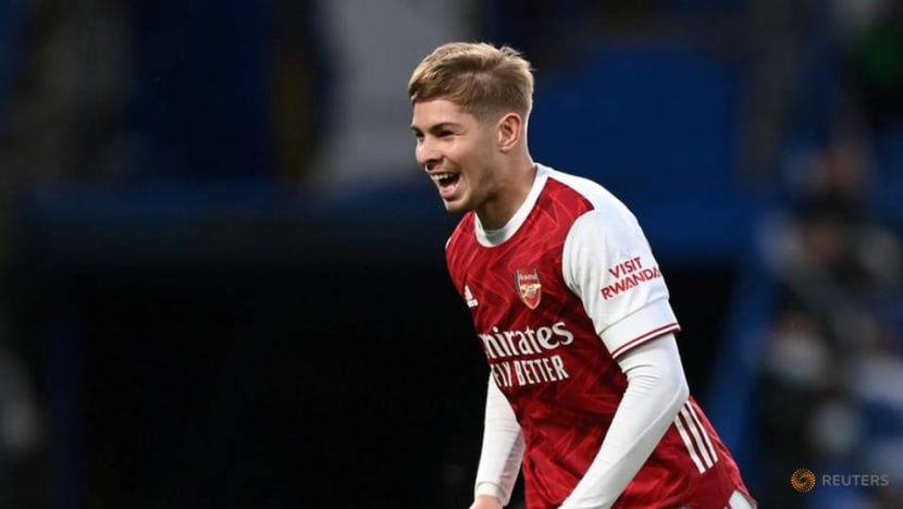 Football: Arsenal midfielder Smith Rowe signs long-term contract extension Football: Arsenal midfielder Smith Rowe signs long-term contract extension