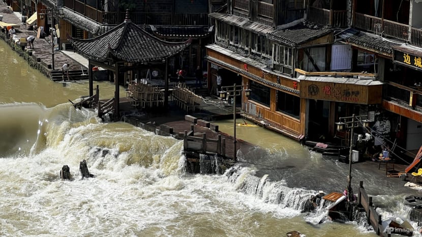 China's Xinjiang warns of floods, cotton risks amid sizzling heatwaves China's Xinjiang warns of floods, cotton risks amid sizzling heatwaves