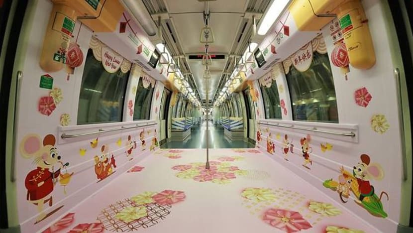 Stesen MRT, kereta api dan 8 khidmat bas diberi hiasan khas Tahun Baru Cina
