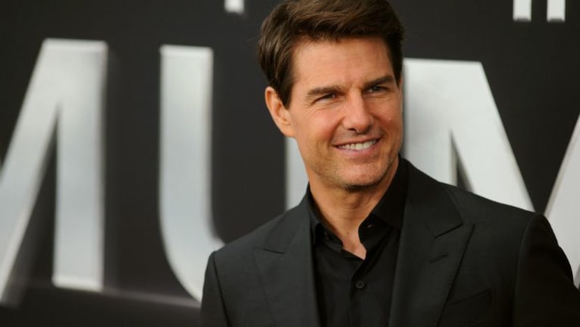 Helikopter Tom Cruise mendarat di laman keluarga di Britain, kemudian ajak mereka naik helikopter