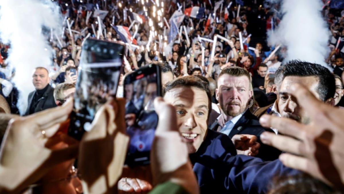 Lelah dan khawatir, pemilih Prancis berada dalam suasana hati yang tidak terduga