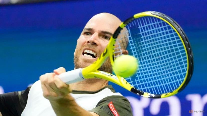 Tennis:Tsitsipas fires 27 aces in second-round win, jeered for bathroom break Tennis:Tsitsipas fires 27 aces in second-round win, jeered for bathroom break