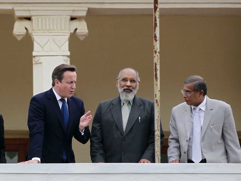 British Prime Minister David Cameron, second left, with Sri Lankan ethnic Tamil law makers Rajavarothiam Sampanthan, left, Chief minister of Northern province C V Vigneswaran, second right, and representative of Tamil alliance, MA Sumanthiran, talk standing on the balcony of a public library, in Jaffana, northern Sri Lanka, on Friday, Nov 15, 2013. Photo: AP