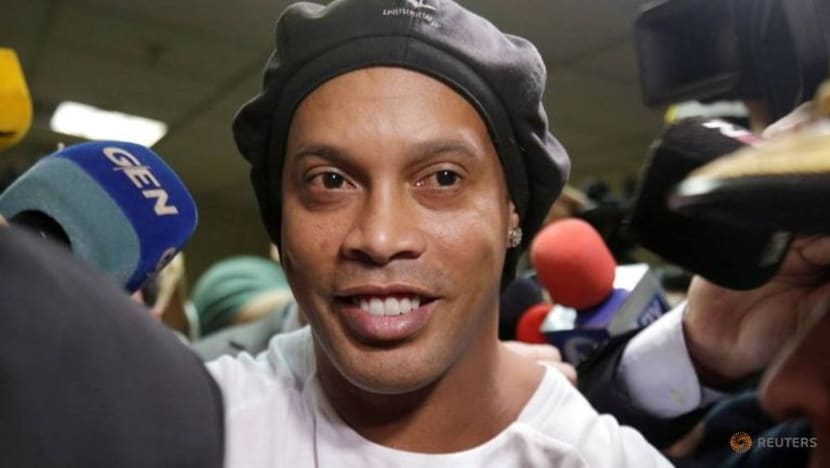 Bekas penyerang Barcelona, Ronaldinho diberkas di Paraguay