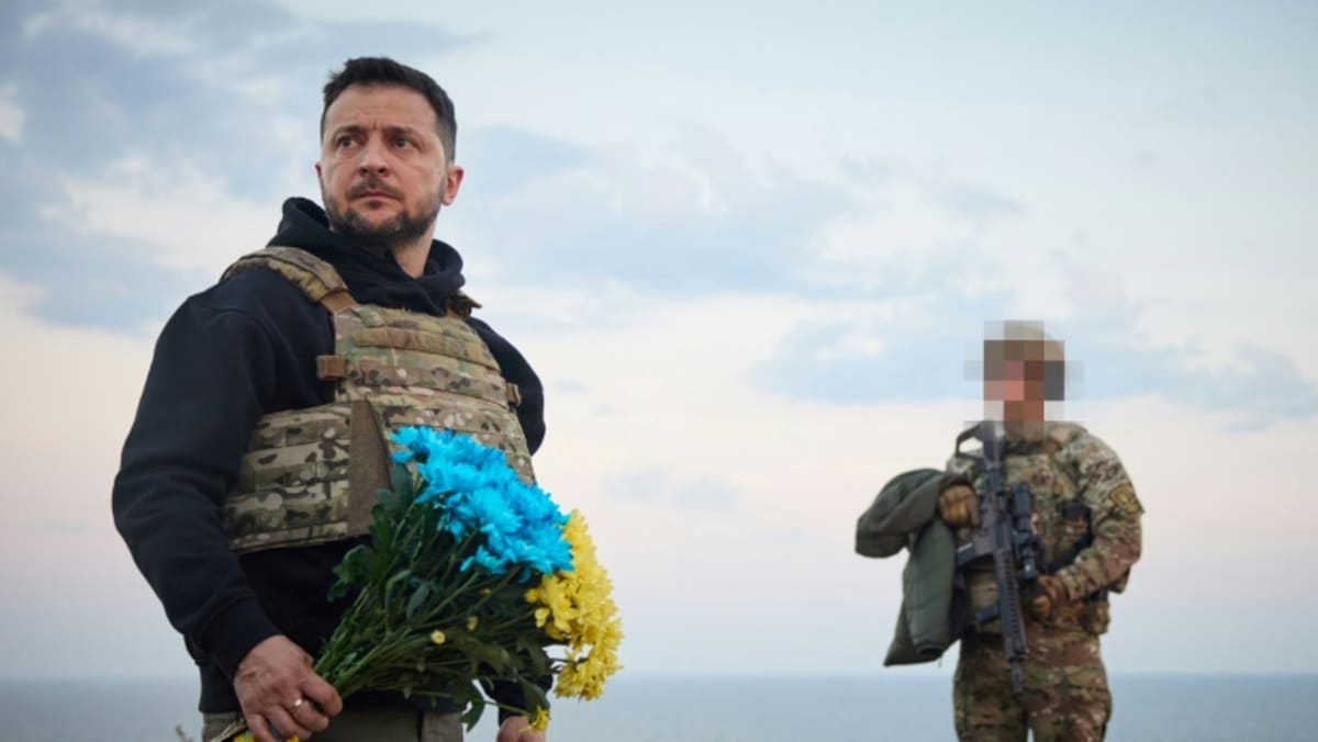 Zelenskyy visits Snake Island, hails ‘brave’ Ukraine on 500th day of war Zelenskyy visits Snake Island, hails ‘brave’ Ukraine on 500th day of war