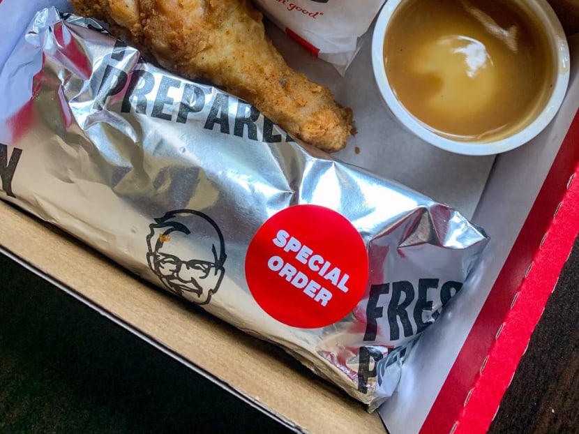 KFC’s New Mac ‘N Cheese Zingerito Burrito Taste Test Nice Or Not? TODAY