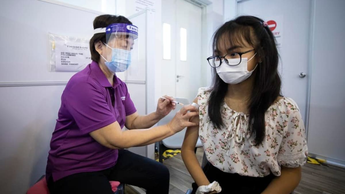 ‘Saat ini tidak ada rencana’ untuk membuat vaksinasi COVID-19 wajib untuk sekolah dasar, kehadiran pra-sekolah: Chan Chun Sing