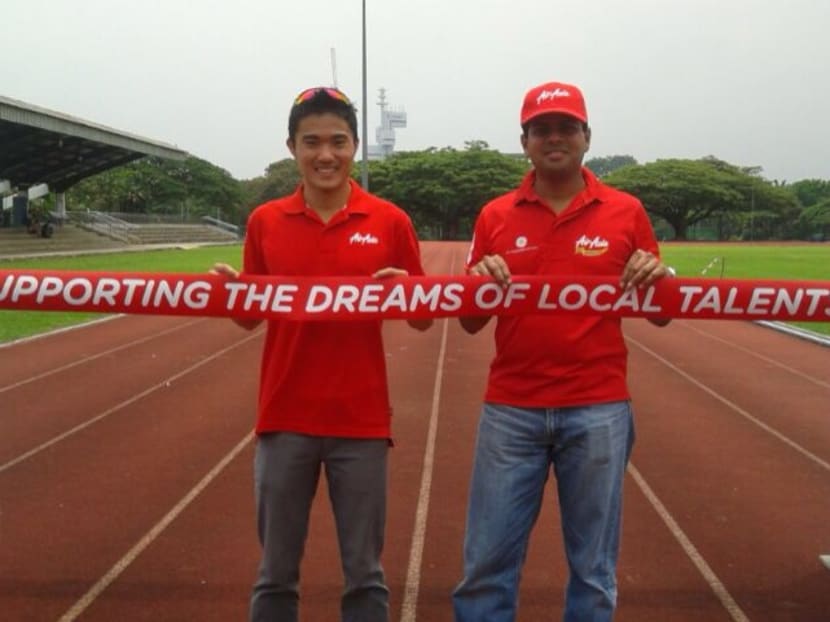 Top S'pore marathoner Mok Ying Ren (left) and AirAsia Singapore CEO Logan Velaithamn at the sponsorship announcement at the NUS Sports and Recreation Centre on April 17. Photo: Adelene Wong
