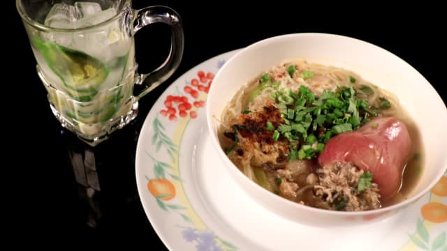 《三把刀3》食谱：越南猪肉碎酿水蓊米粉汤