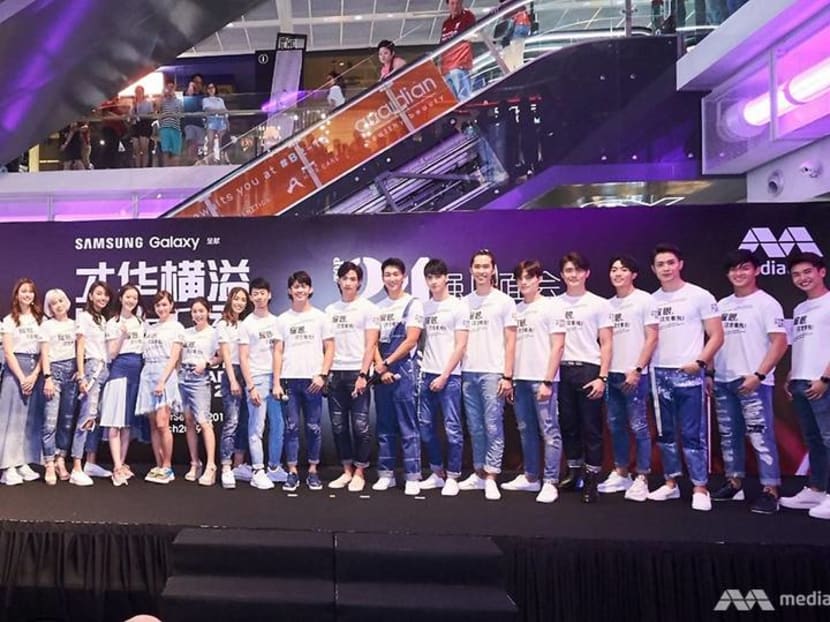 Watch Star Search contestants and alumni Desmond Tan re-enact a fishy scene Watch Star Search contestants and alumni Desmond Tan re-enact a fishy scene