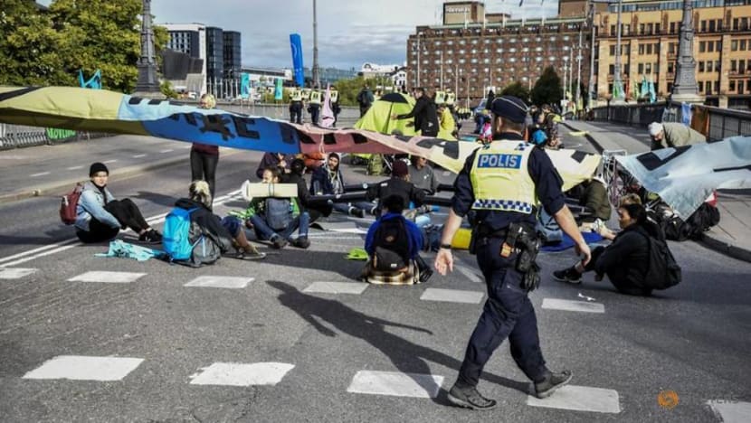 Police break up climate demonstrations in Stockholm Police break up climate demonstrations in Stockholm