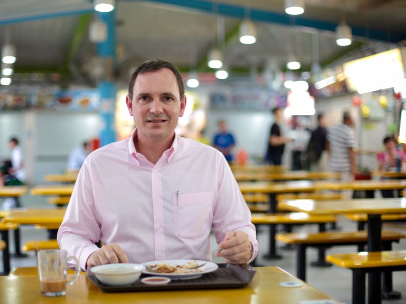 Expat Paul Hutton at Zion riverside food centre. Photo. Jason Quah/TODAY