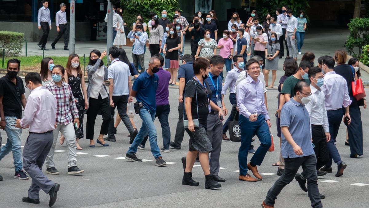 Civil servants to get 0.3month midyear bonus, junior officers to receive extra