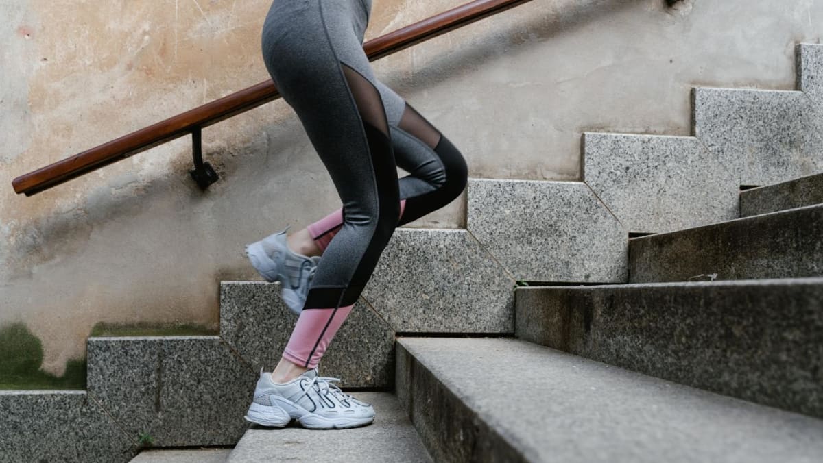 Tahukah Anda bahwa gerakan pendek dan intens seperti membawa barang belanjaan dan menaiki tangga dapat meningkatkan kesehatan?