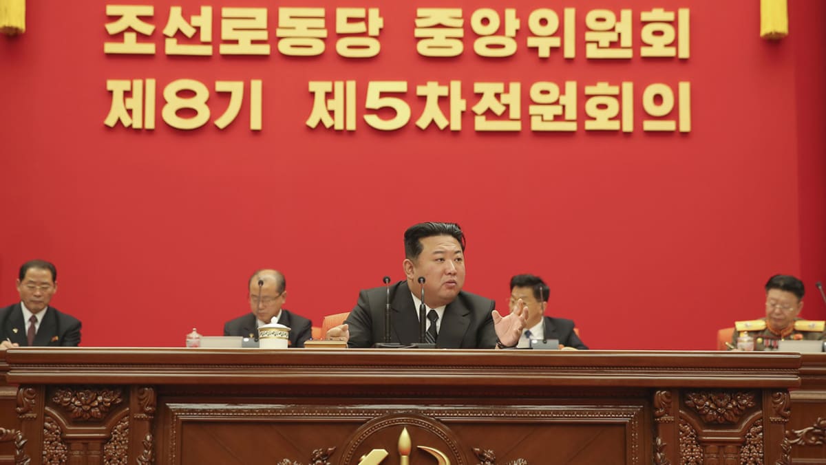 Pemimpin Korea Utara mengkonfirmasi penumpukan senjata dalam pertemuan partai