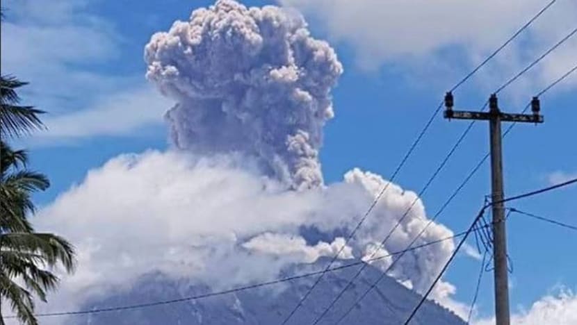 Gunung Agung kembali meletus selepas 'rehat' beberapa minggu