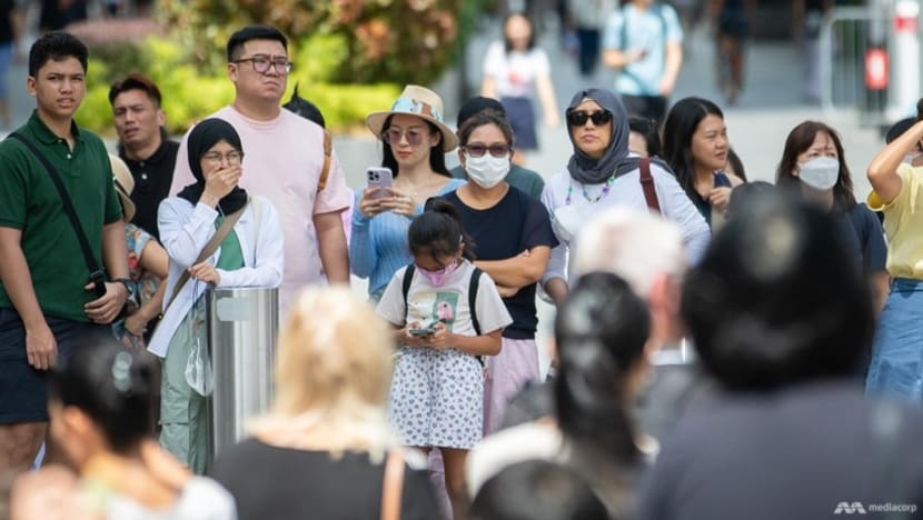 20231220 llt mask crowd generics 5 720