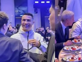 Cristiano Ronaldo is a pro at using chopsticks, shows teammates how it's done at dinner in China