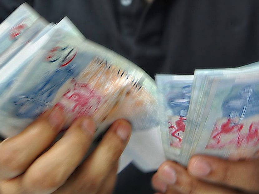 A Singaporean man suggested to his Filipina girlfriend that she sell photos, videos and her used underwear for their living expenses since he was having difficulty finding a job. A Singaporean man suggested to his Filipina girlfriend that she sell photos, videos and her used underwear for their living expenses since he was having difficulty finding a job.