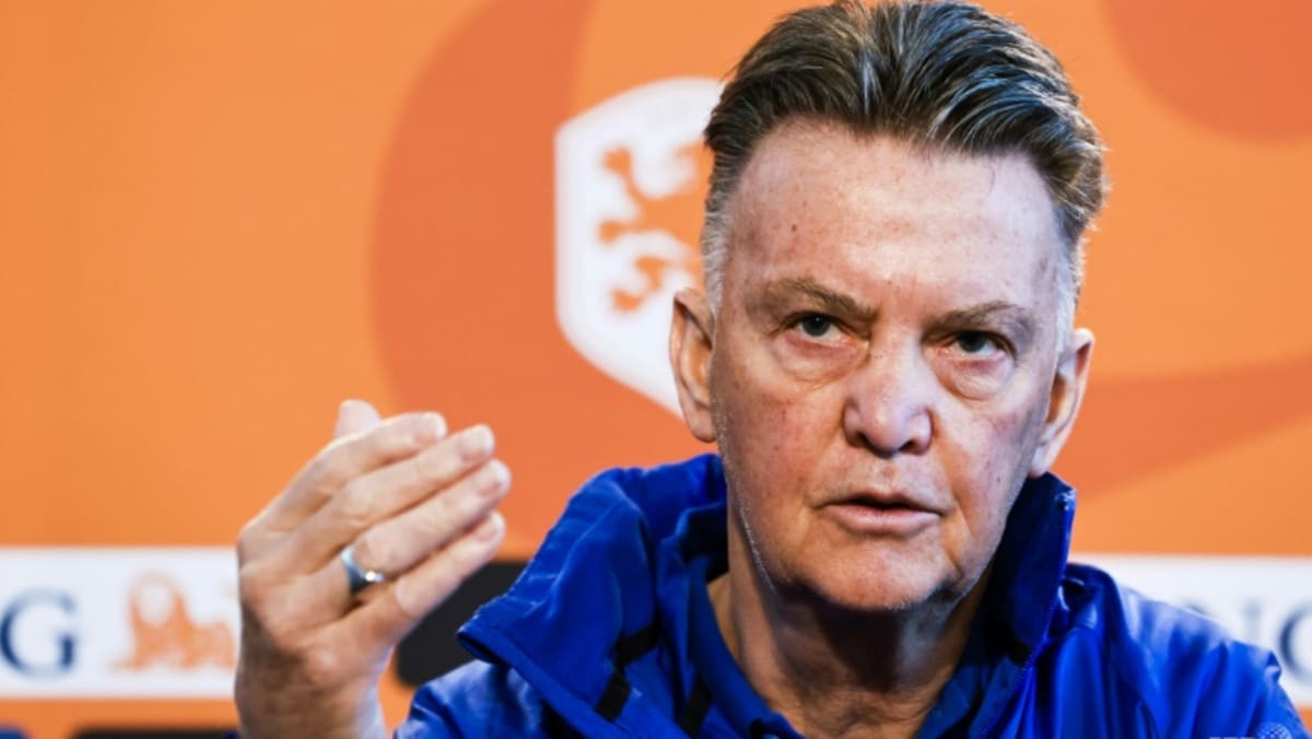 van-gaal-trims-netherlands-squad-as-he-shows-world-cup-hand