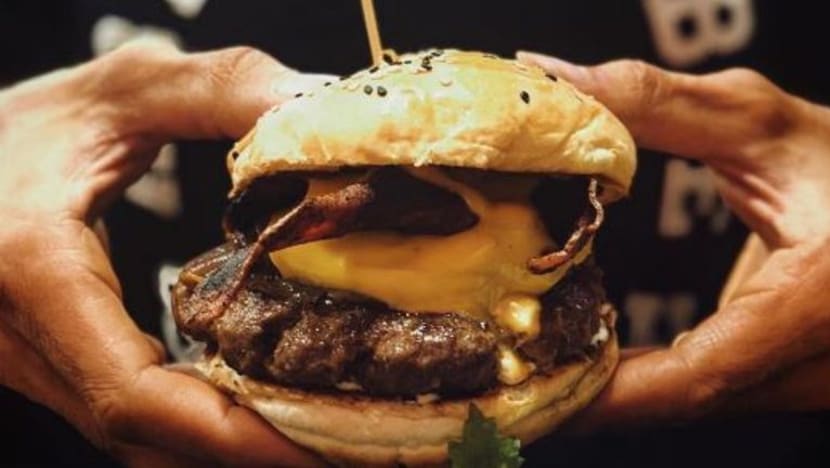 FatPapas anjur pertandingan buat burger paling sedap; pemenang dapat burger percuma setahun!
