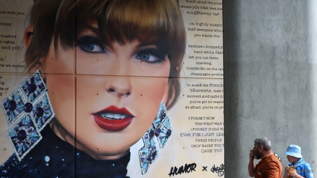 Taylor Swift returns to stage in London after Vienna concert plot