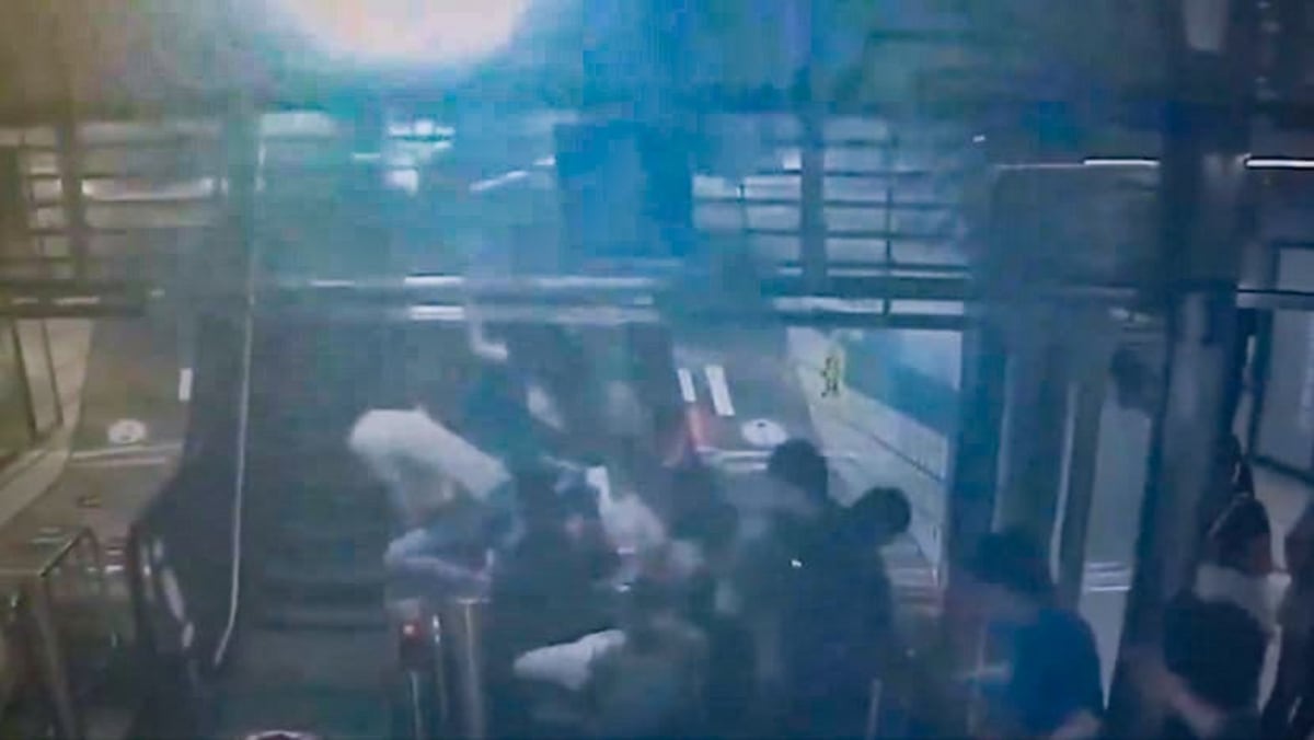 Three seriously injured after escalator at South Korea subway station suddenly reverses Three seriously injured after escalator at South Korea subway station suddenly reverses