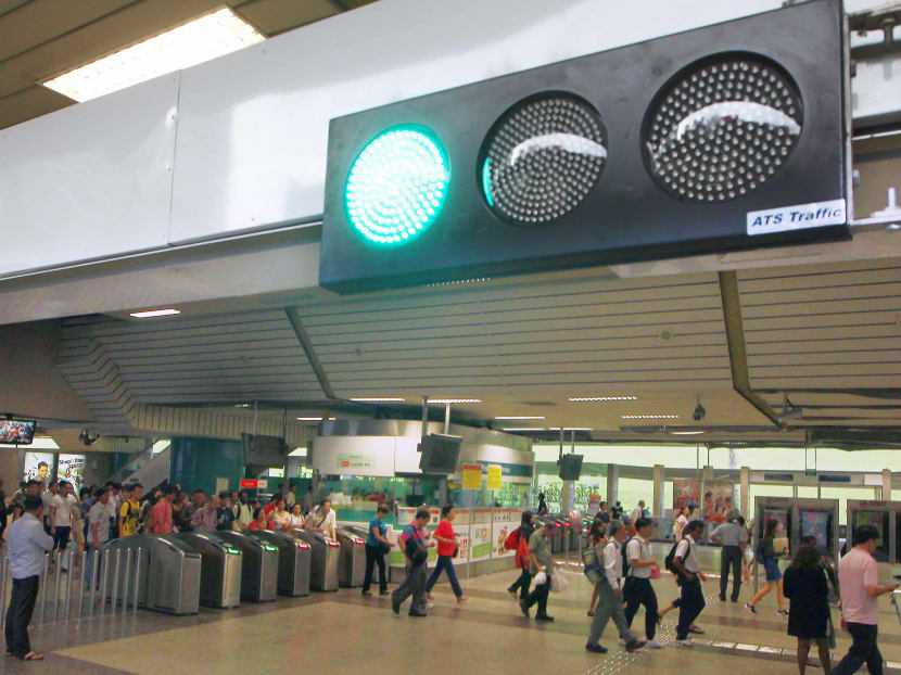 A traffic light at an entrance of Ang Mo Kio station on Aug 21, 2014. The Traffic Light System was piloted at Ang Mo Kio and Tanjong Pagar stations in December 2013 and January 2014 respectively. Photo: Ooi Boon Keong